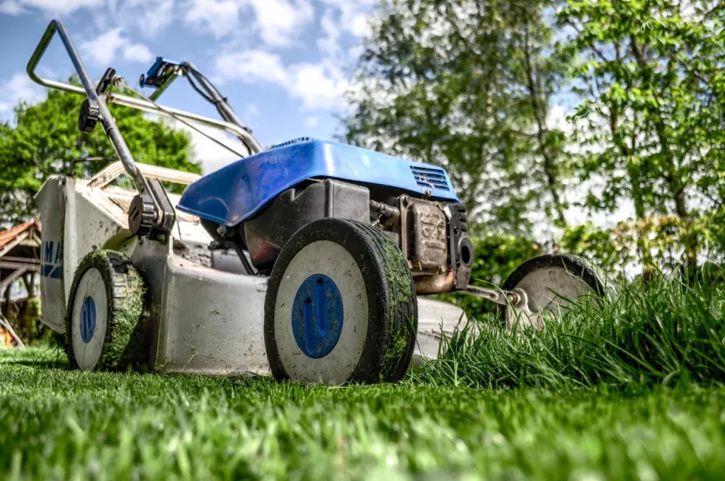 4 Ways to Fix a Broken Lawn Mower in London 